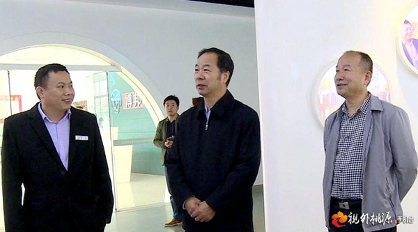 陈生斗来桃调研富硒农业产业发展